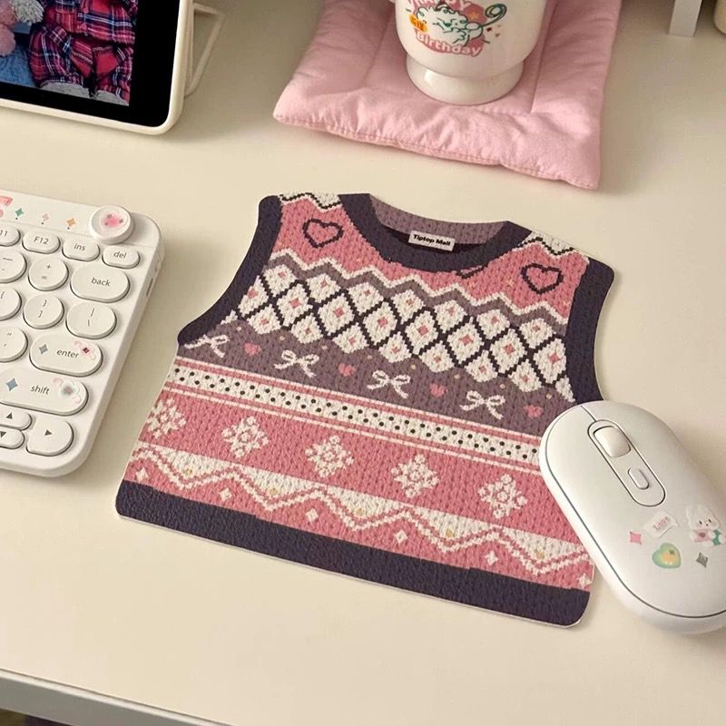 Mini sweater mousepad