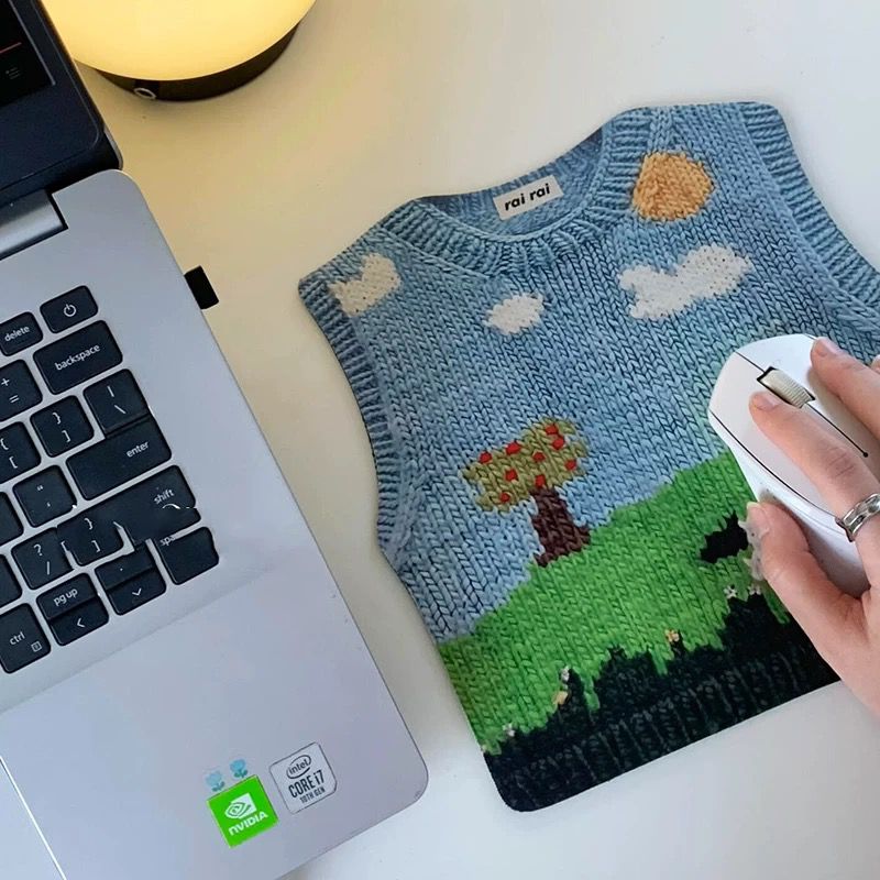 Mini sweater mousepad